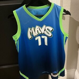 Nike Kids Blue and Green Mavs Jersey Luka city jersey!!